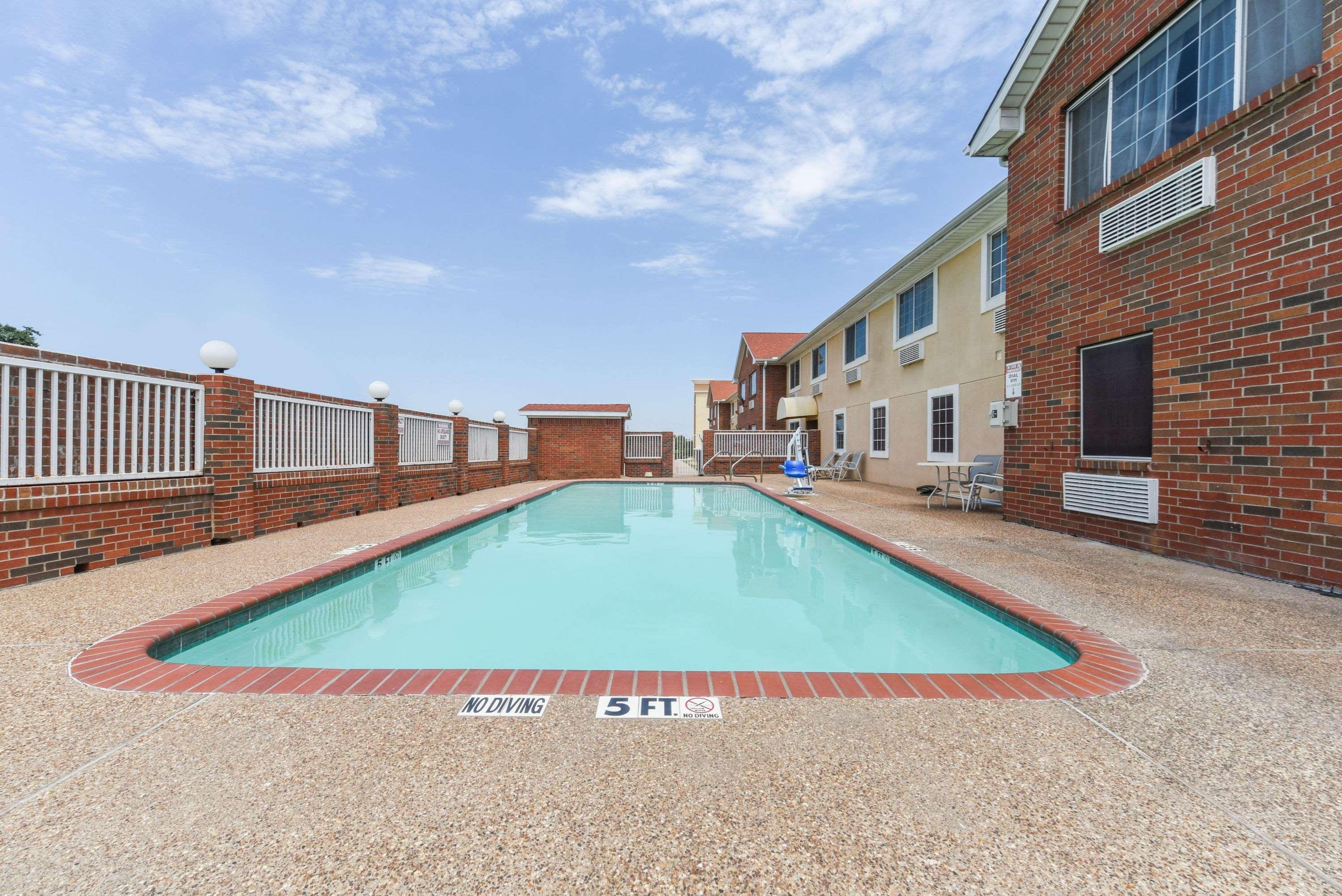 Super 8 By Wyndham Burleson Fort Worth Area Eksteriør billede